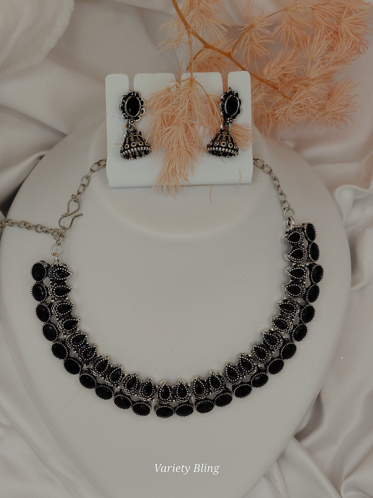 Fancy Necklace Set Black MTL