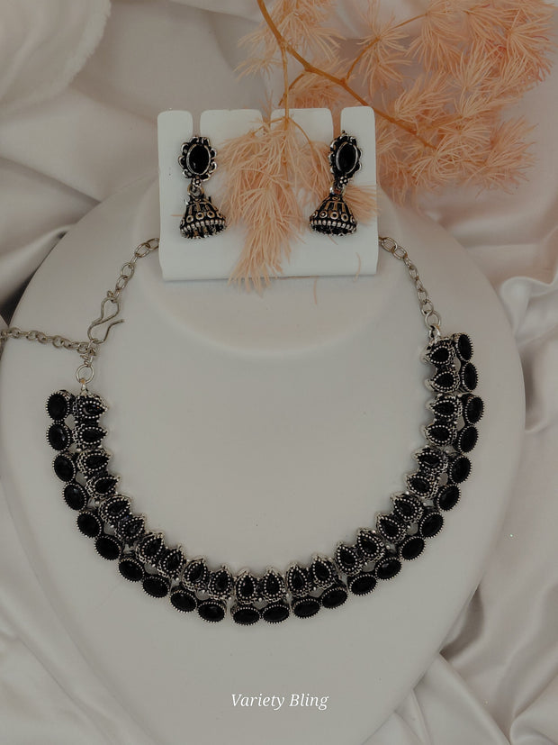 Fancy Necklace Set Black MTL