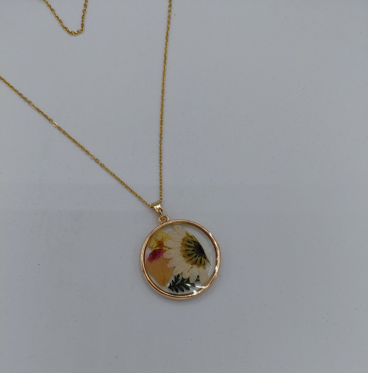 Spherical Multi-Flower Chain