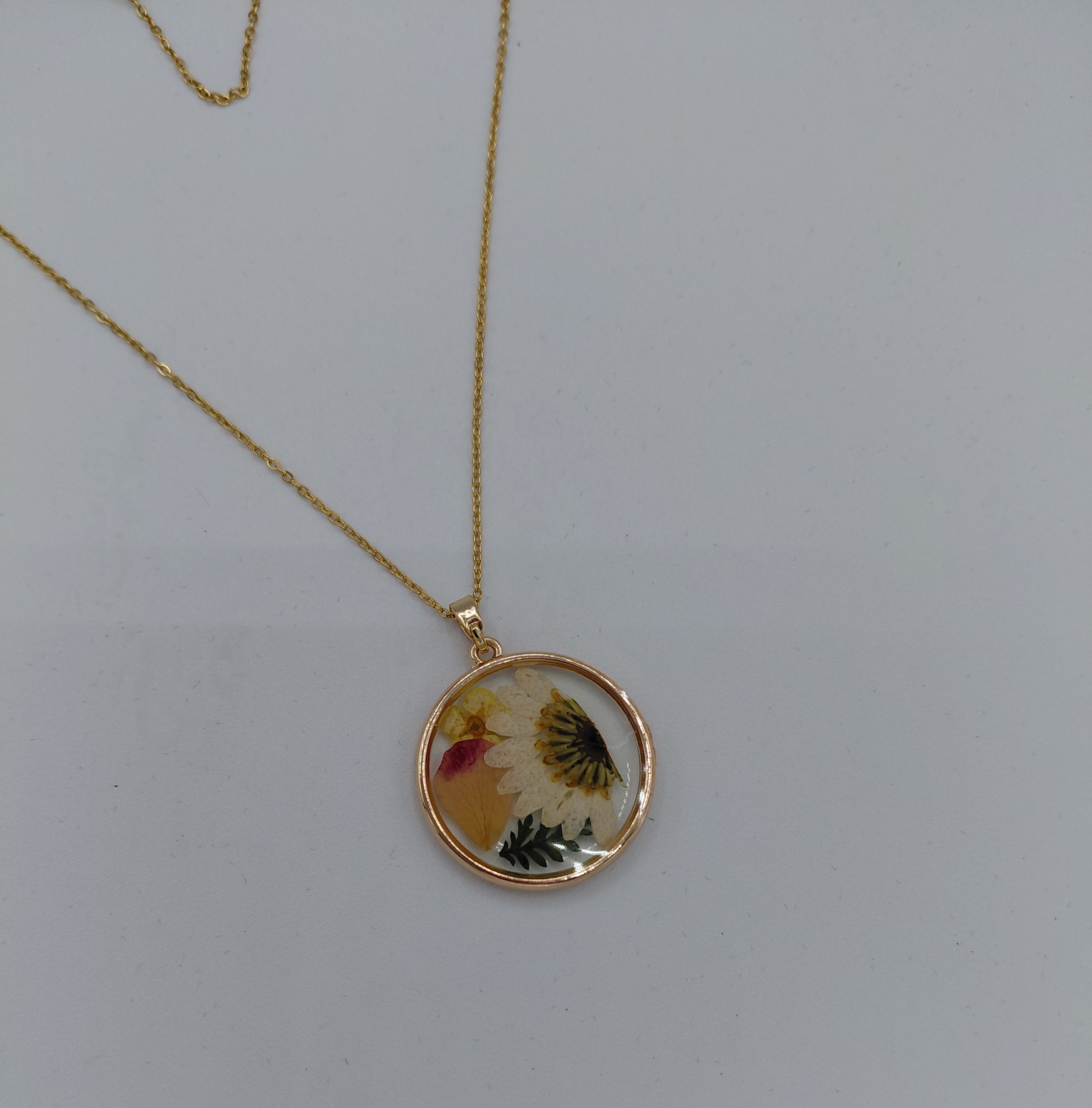 Spherical Multi-Flower Chain