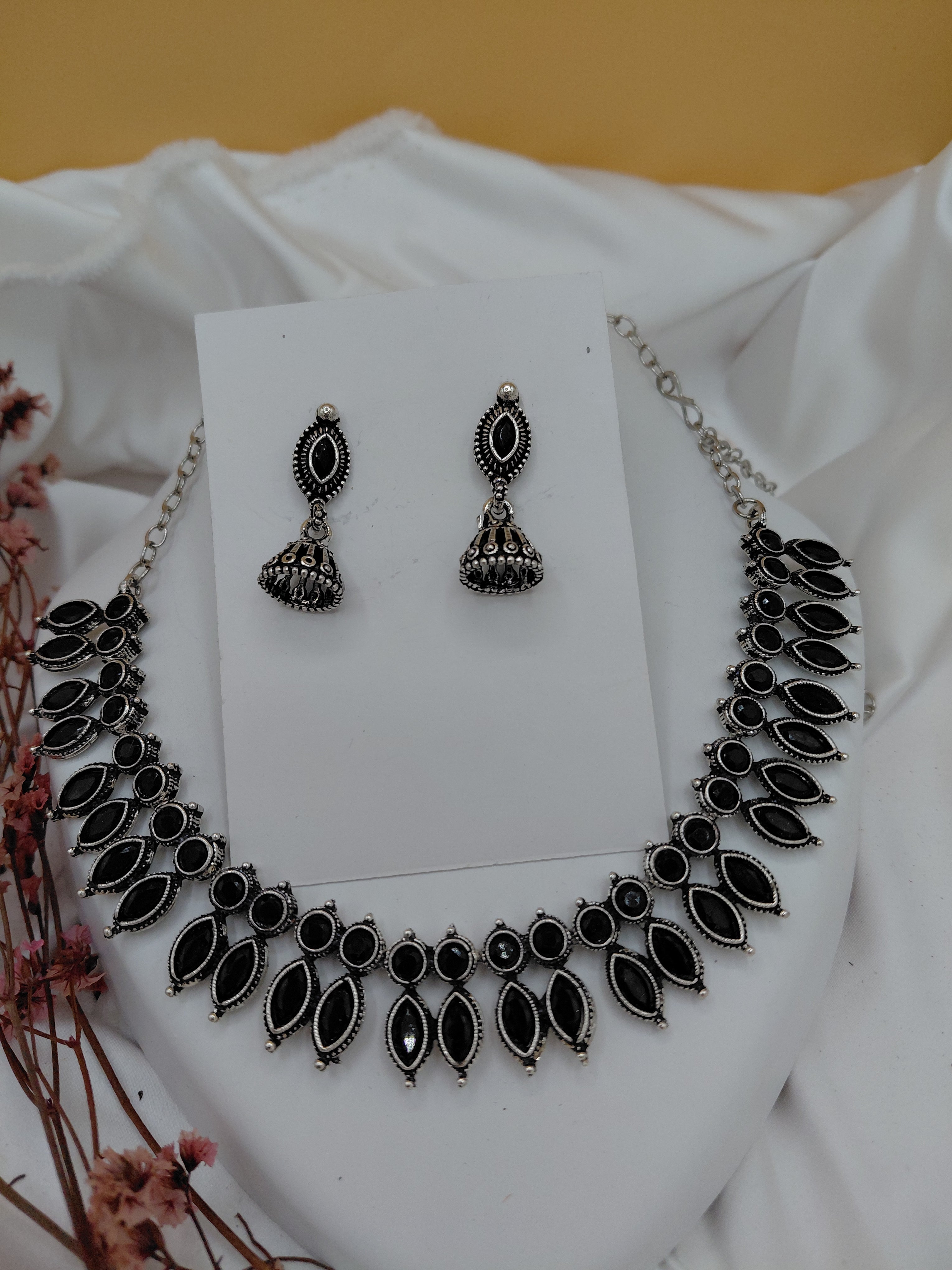 Fancy Necklace Set Black MTL