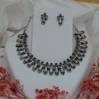 Fancy Necklace Set Black MTL
